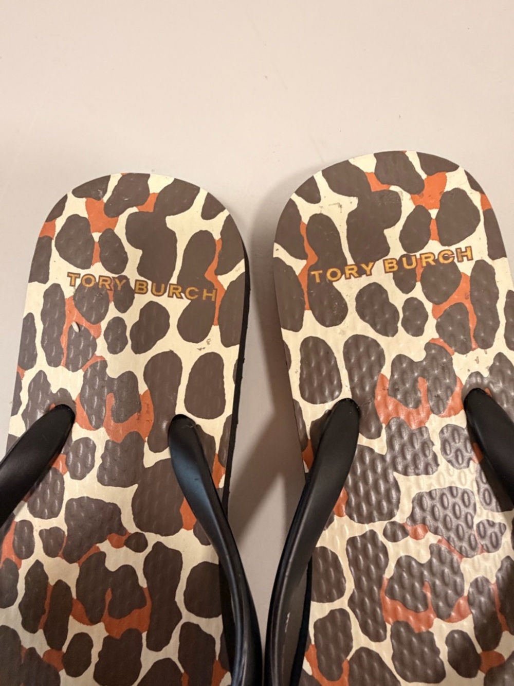 Tory Burch Black Strap Leopard Print Flip Flops - Picture 2 of 10